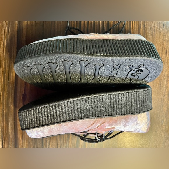 UNWORN T.U.K PINK CRUSHED VELVET VIVA MONDO CREEPER NWT - Picture 4 of 5